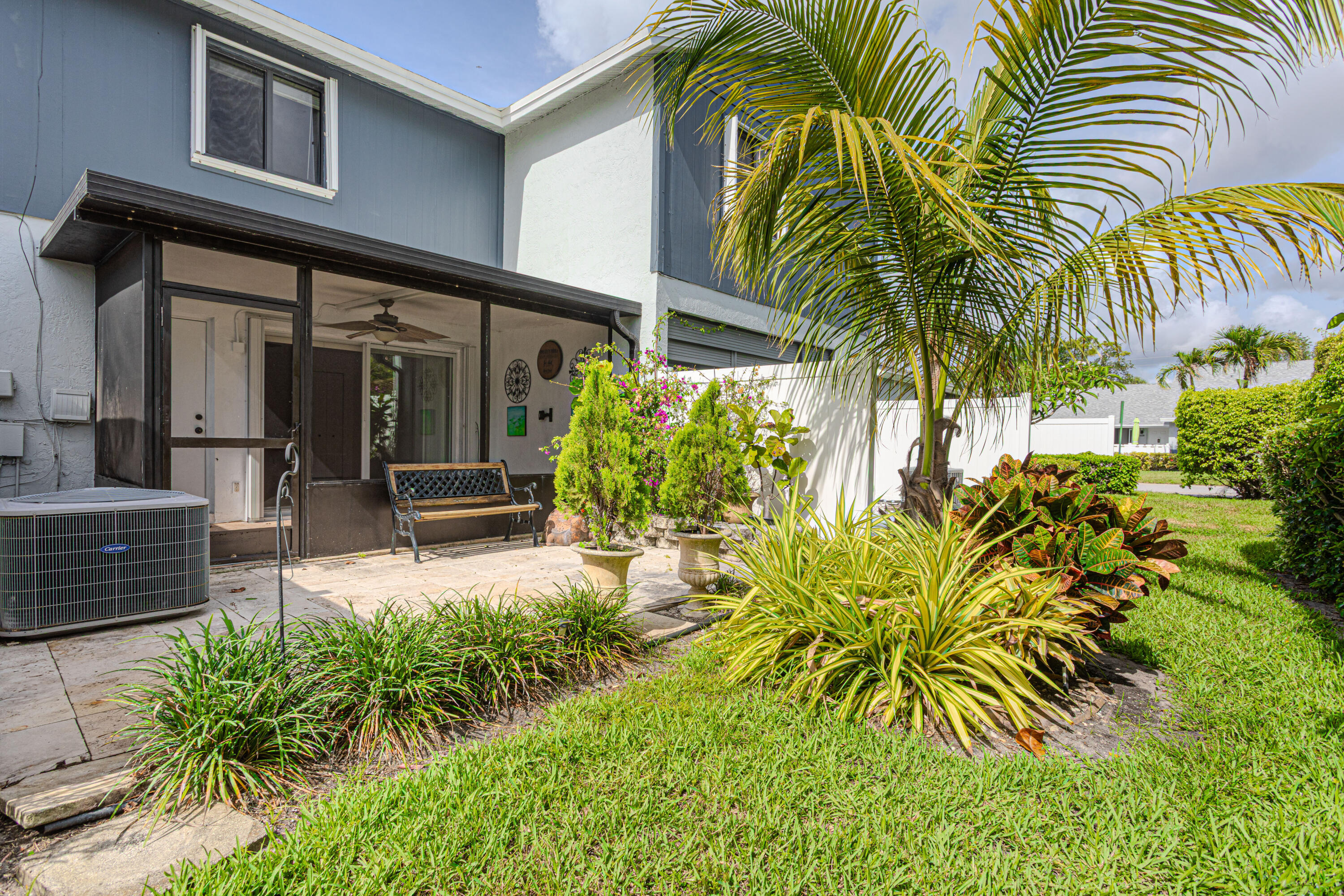 ARBOURS OF THE PALM BEACHES COND - Residential Lease