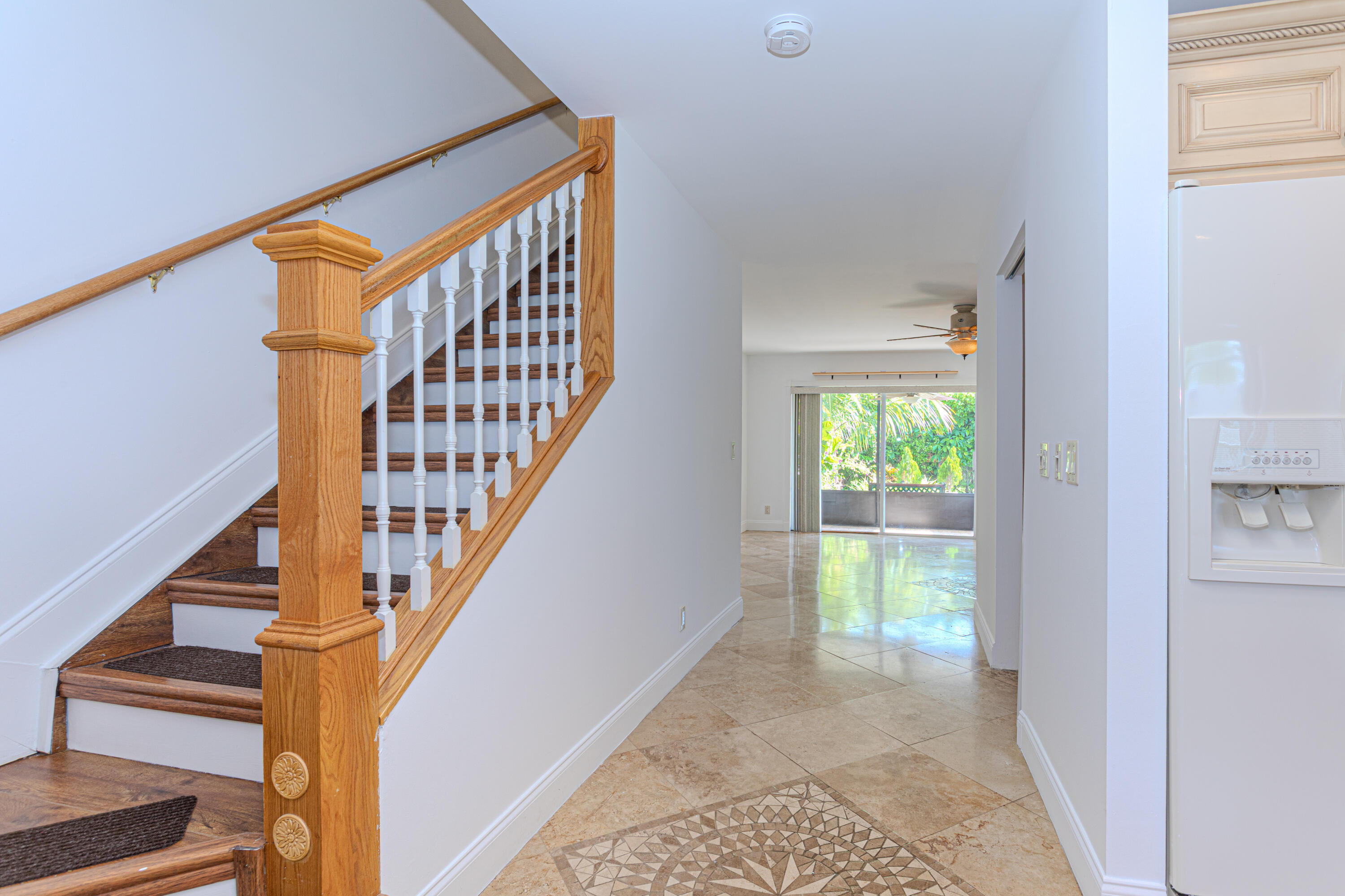 ARBOURS OF THE PALM BEACHES COND - Residential Lease