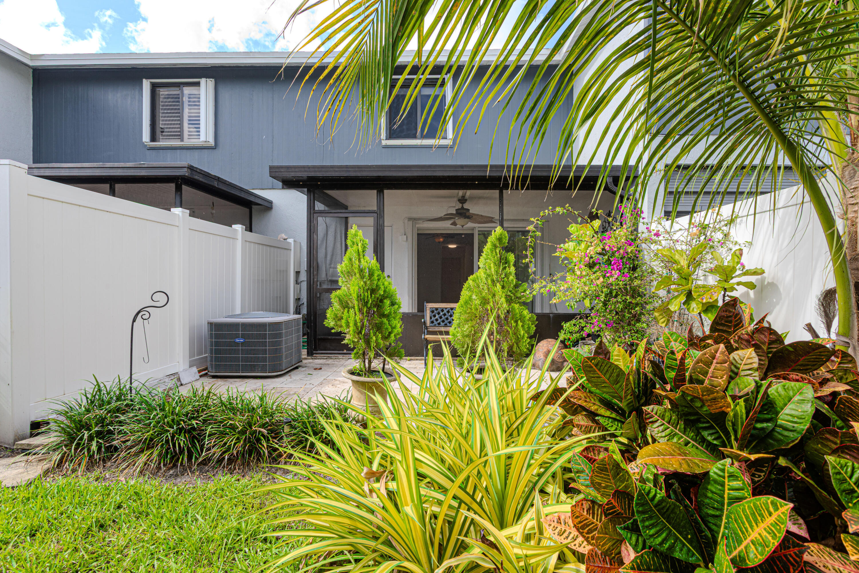 ARBOURS OF THE PALM BEACHES COND - Residential Lease