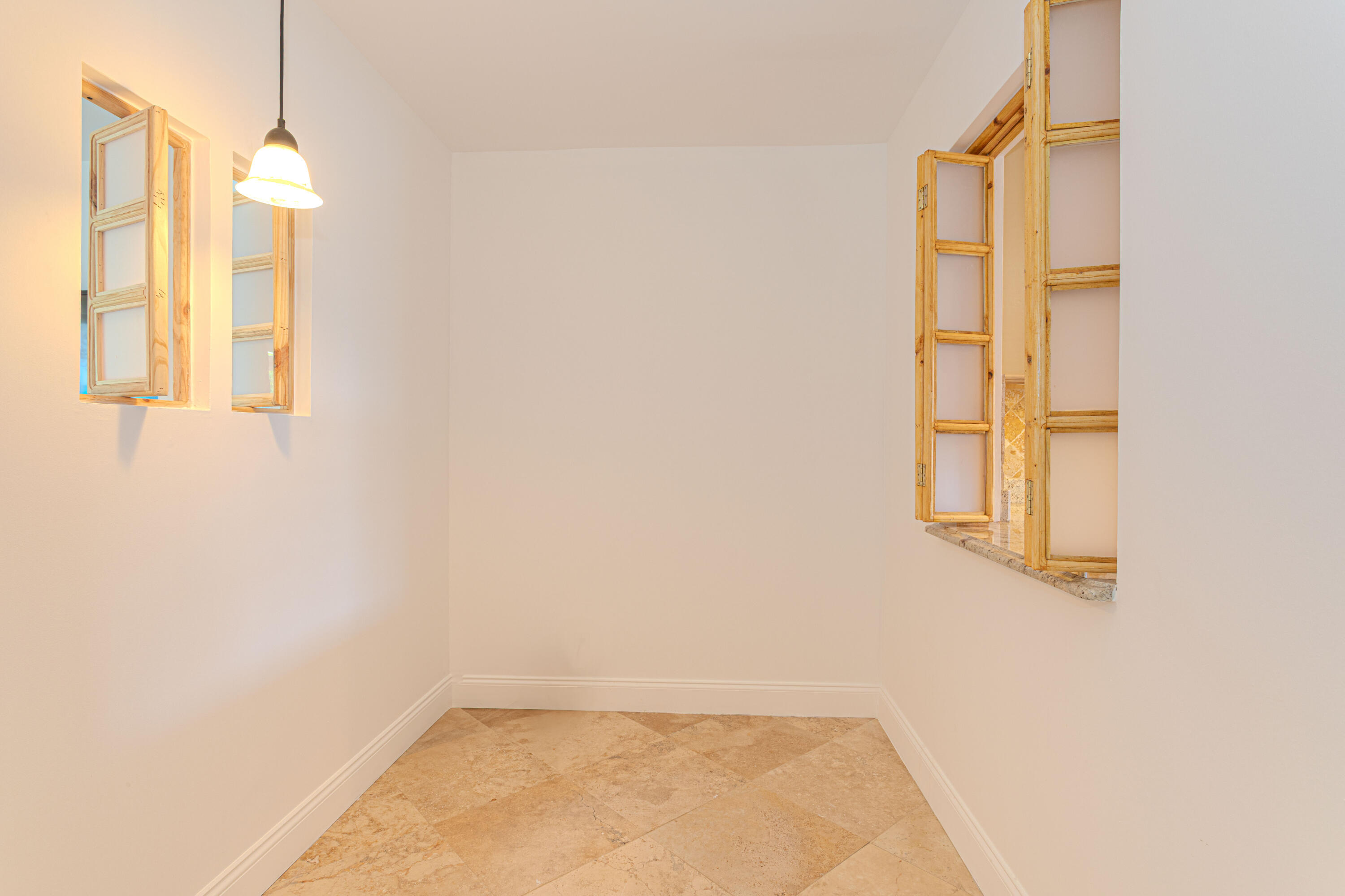 ARBOURS OF THE PALM BEACHES COND - Residential Lease