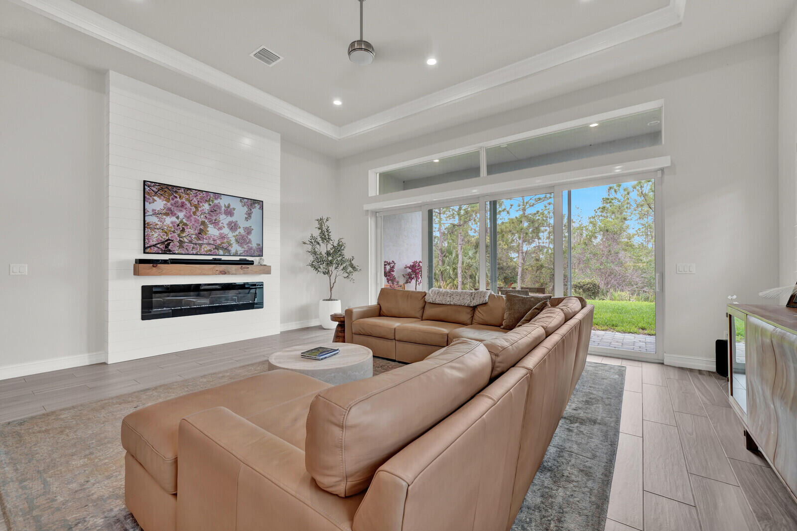 Tesoro Club - Residential Lease