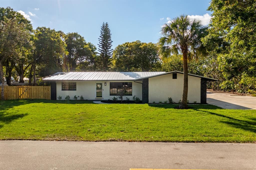 Photo of 2803 Summit Street, Fort Pierce, FL 34982 (MLS # R10874798)