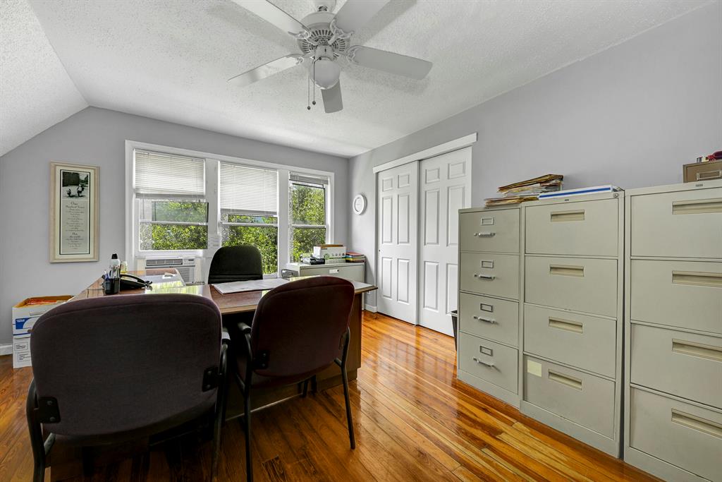 METCALFS - Commercial Sale