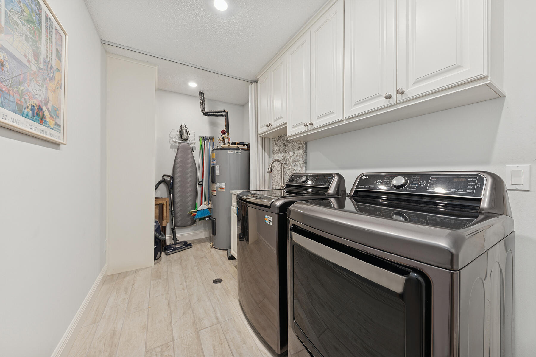 PAPAYA VILLAGE, HOBE HILLS - Residential