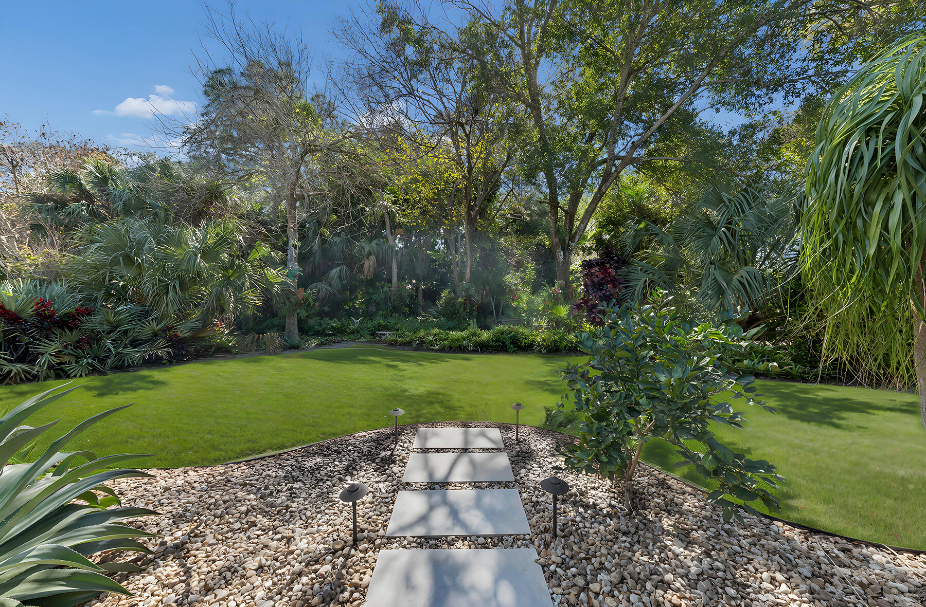 PAPAYA VILLAGE, HOBE HILLS - Residential