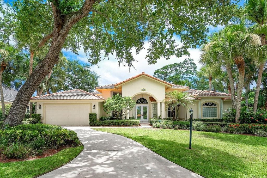 Photo of 2805 Hampton Circle, Delray Beach, FL 33445 (MLS # F10471820)