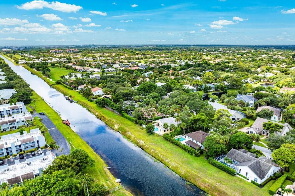 Photo of 2805 Hampton Circle, Delray Beach, FL 33445 (MLS # F10471820)