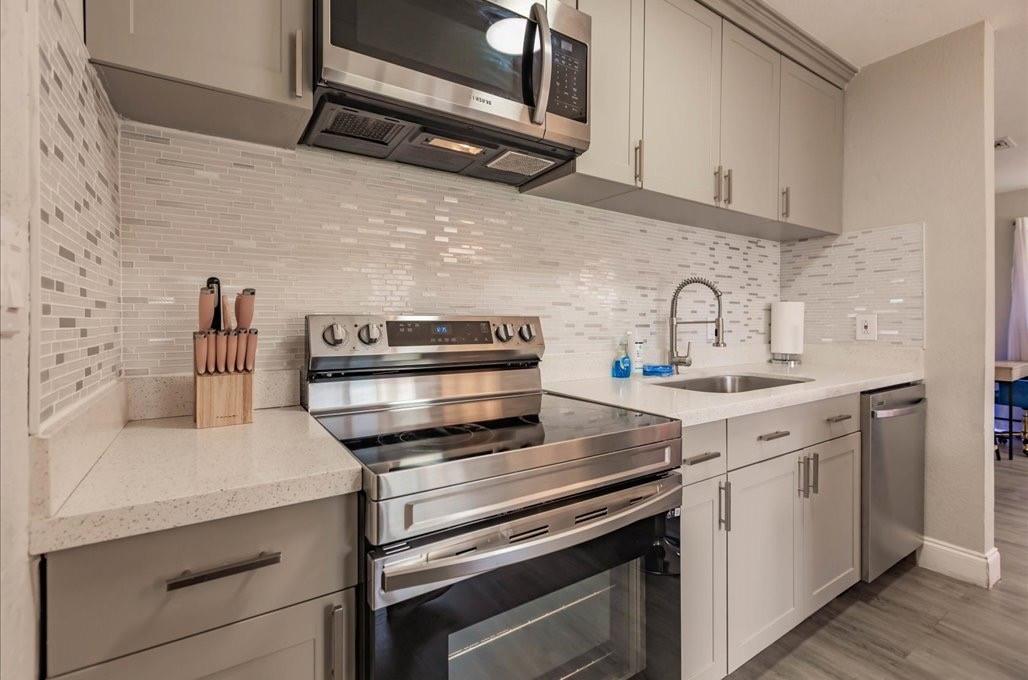 College Tr 2nd Add 19-19 - Residential Lease