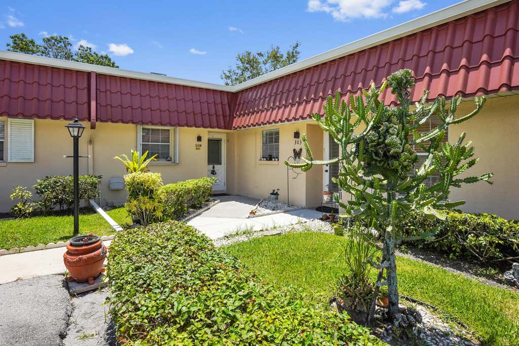 Photo of 301 Cape Cod Circle, Lake Worth, FL 33467 (MLS # R11001405)
