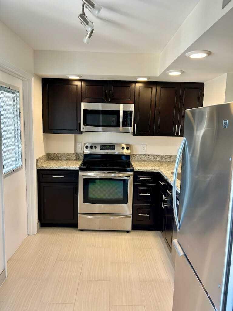 PALM-AIRE COUNTRY CLUB - Residential Lease