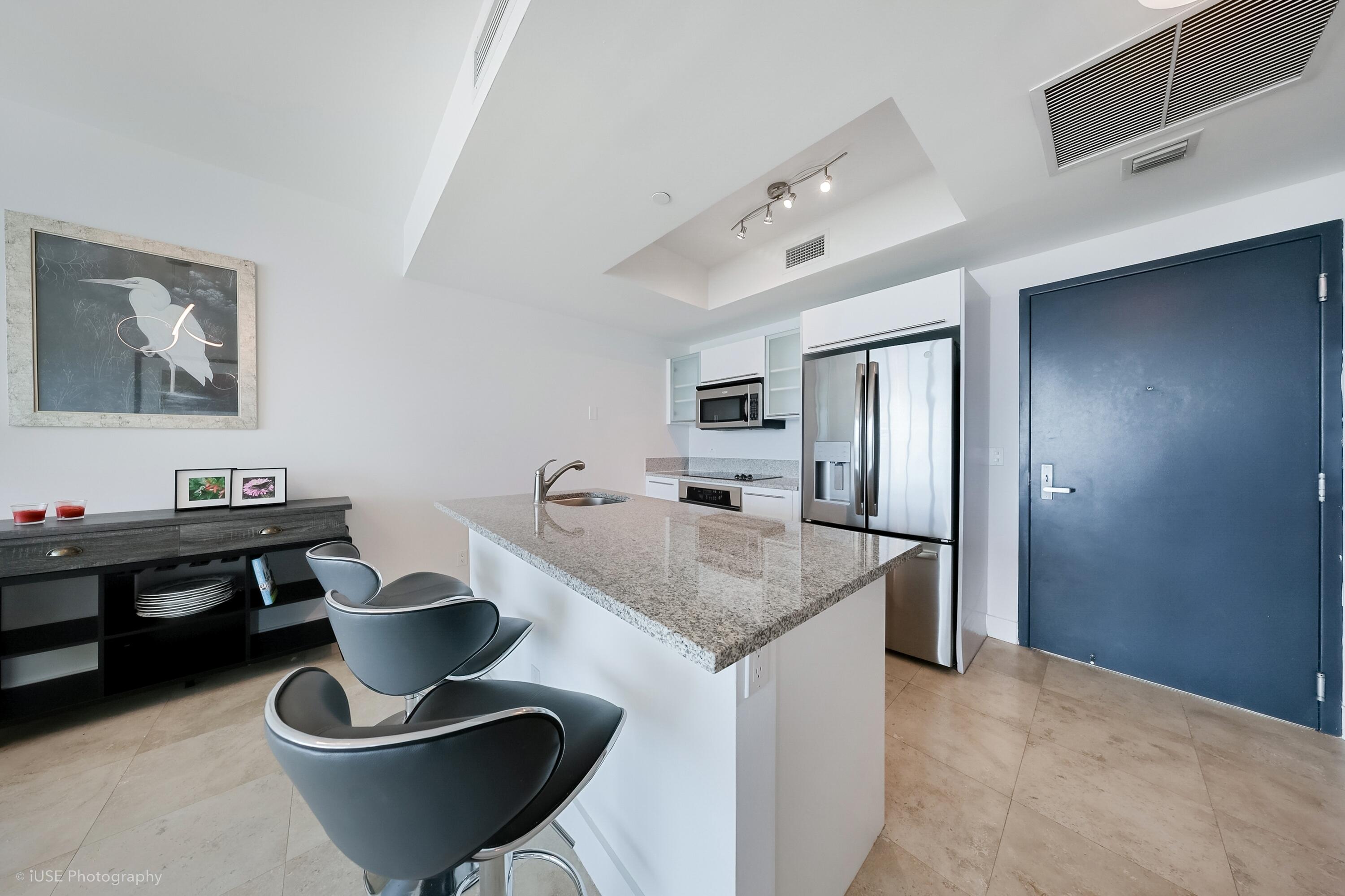 888 Biscayne Boulevard 3702