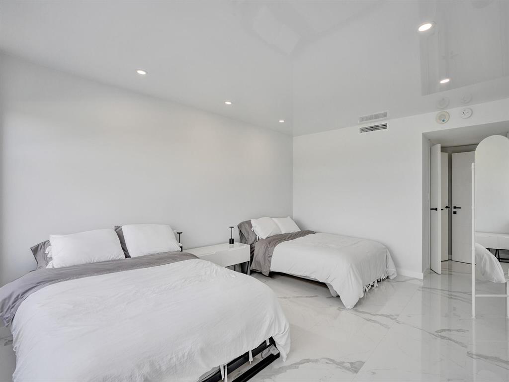 OLYMPUS CONDO PHASE - Residential Lease