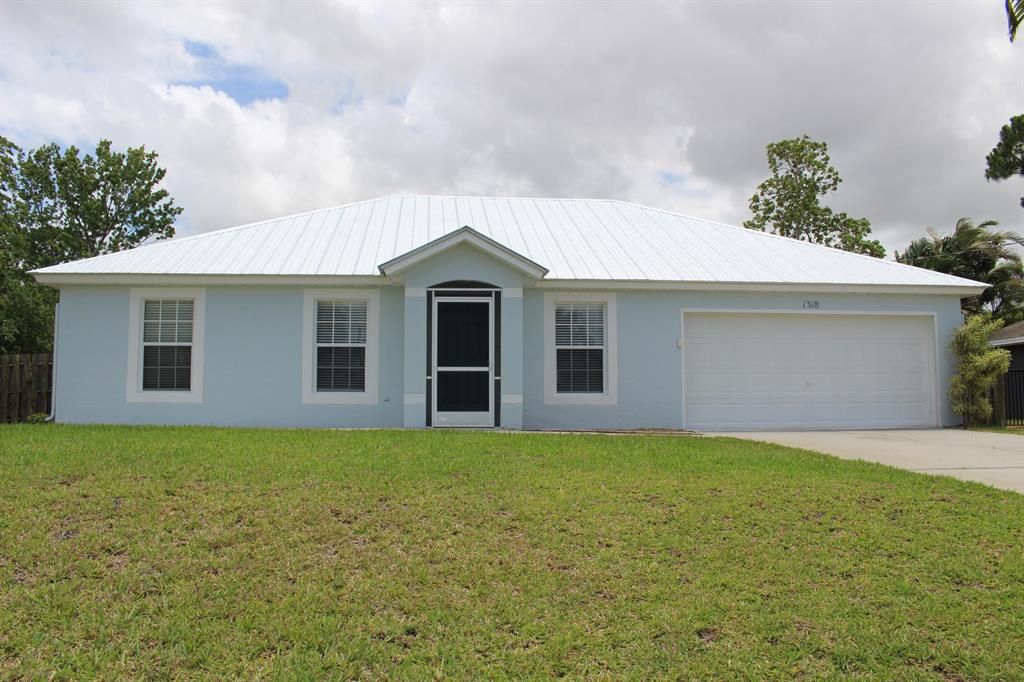 Photo of 1318 SW Bellevue Avenue, Port Saint Lucie, FL 34953 (MLS # R10717919)