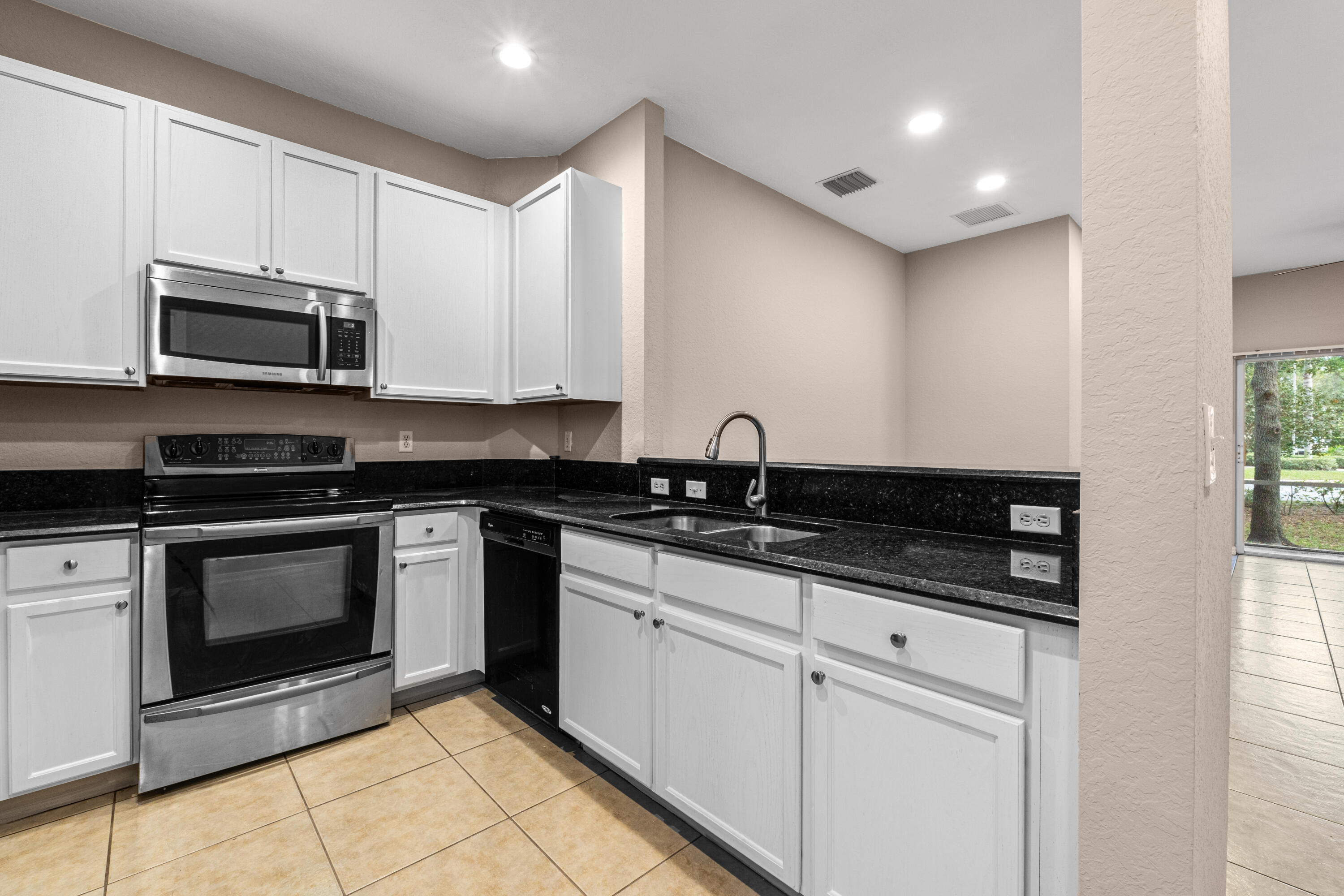 MAGNOLIA BAY CONDOMIMIUM - Residential