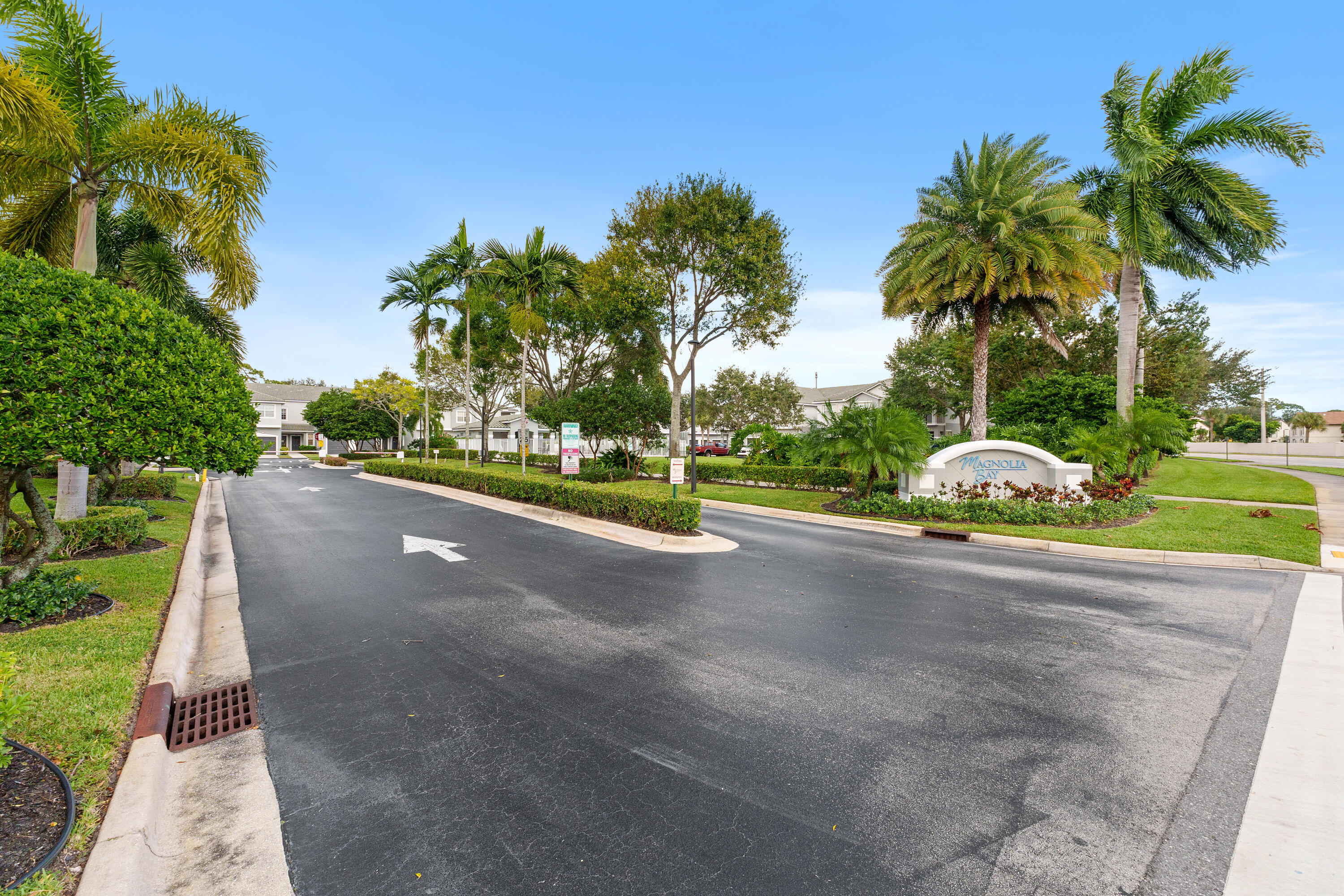 MAGNOLIA BAY CONDOMIMIUM - Residential