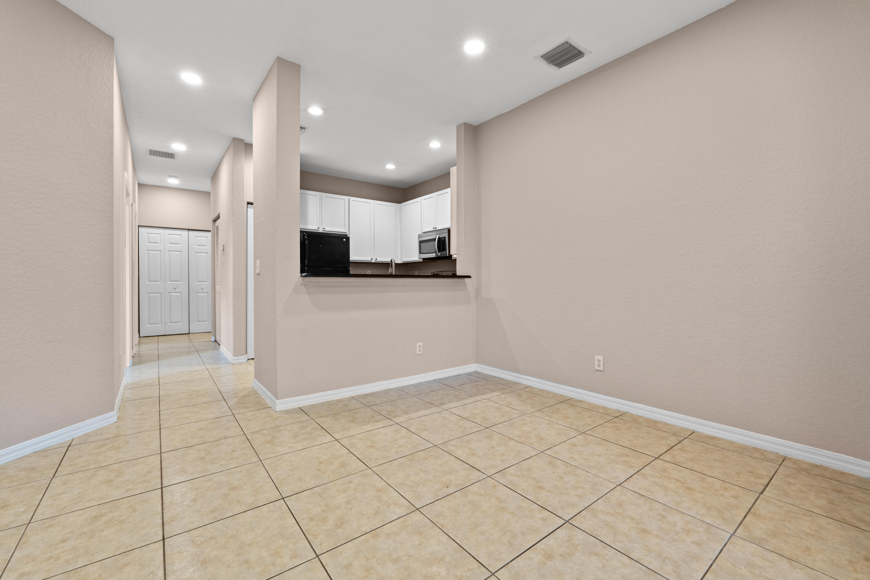 MAGNOLIA BAY CONDOMIMIUM - Residential