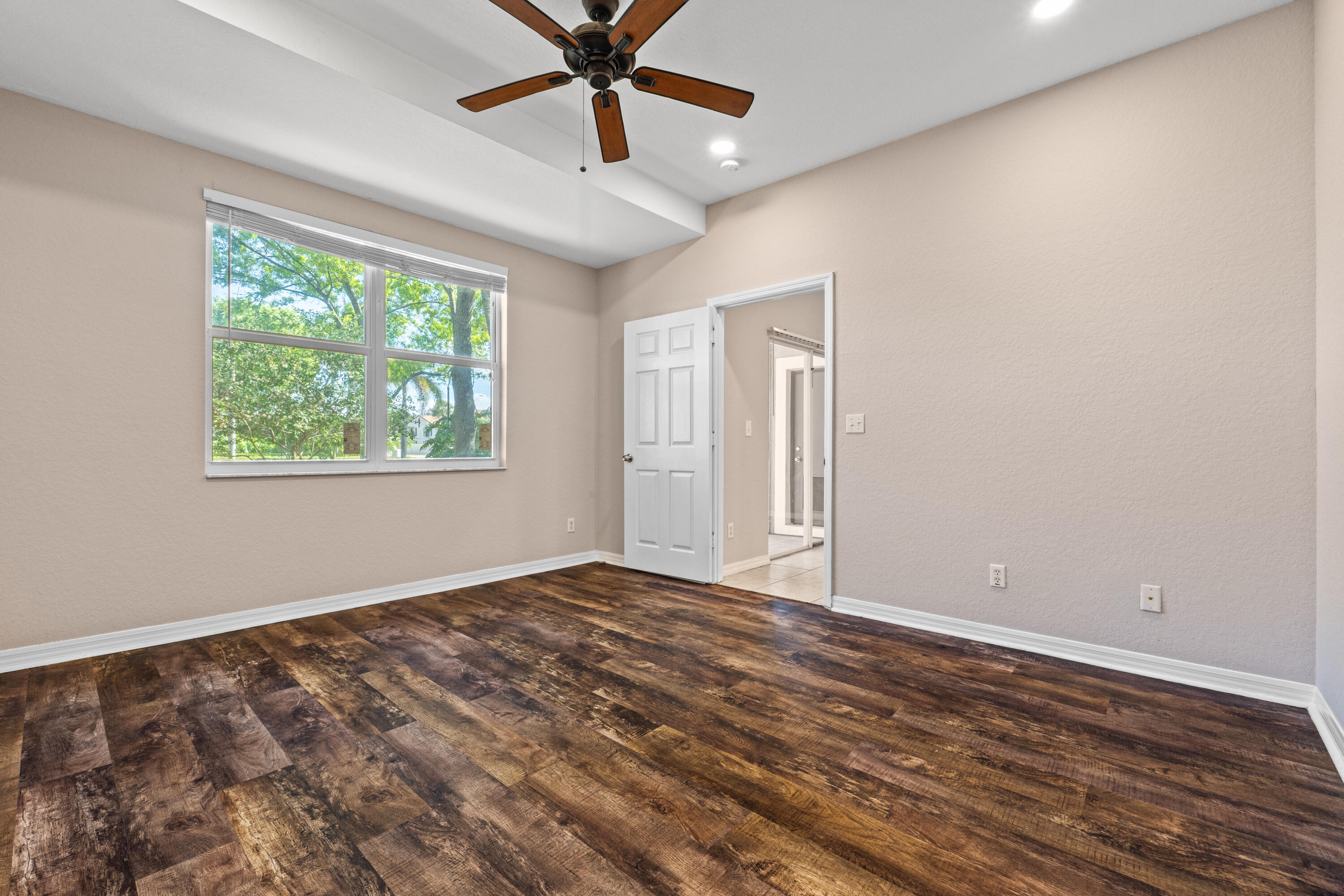 MAGNOLIA BAY CONDOMIMIUM - Residential