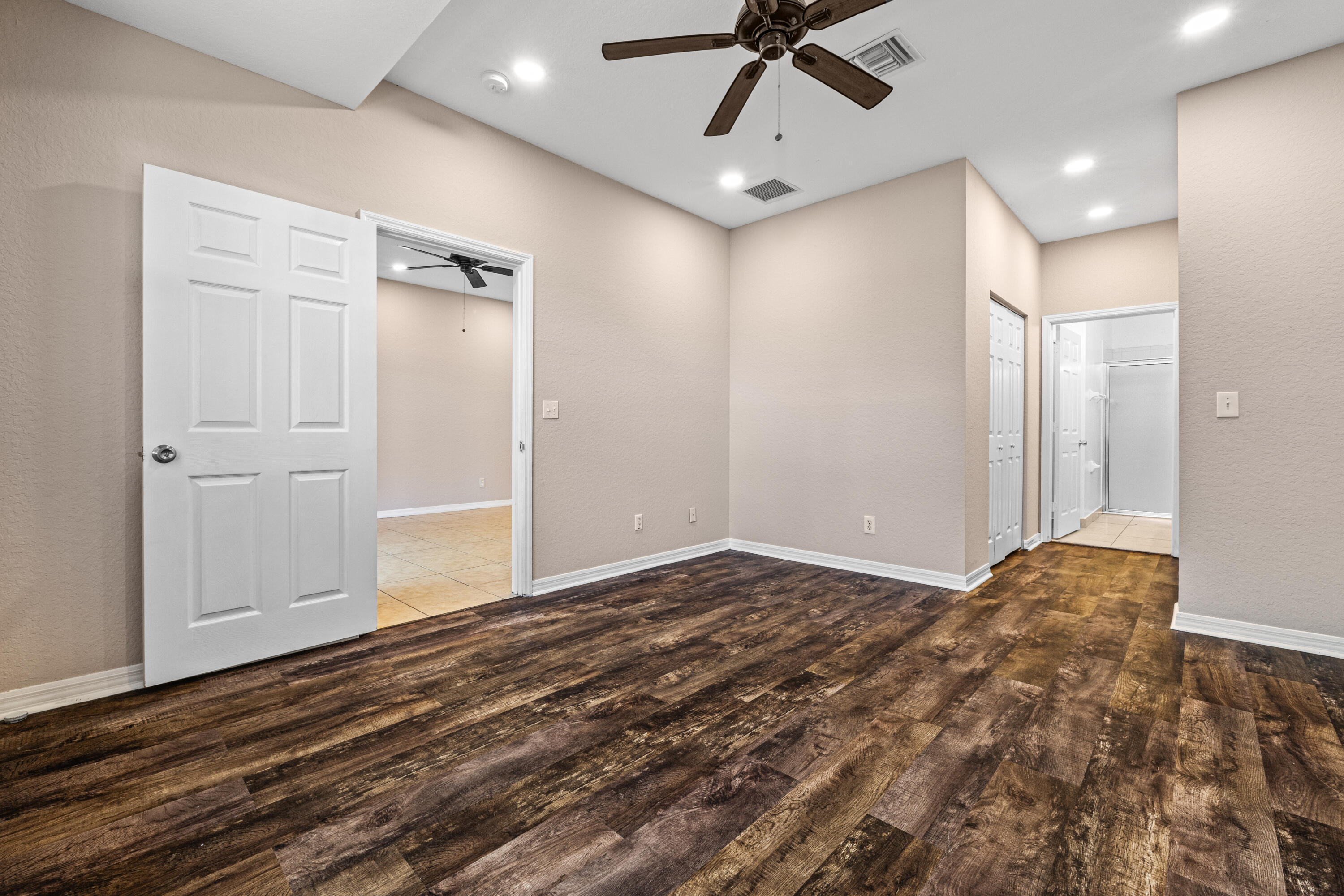 MAGNOLIA BAY CONDOMIMIUM - Residential
