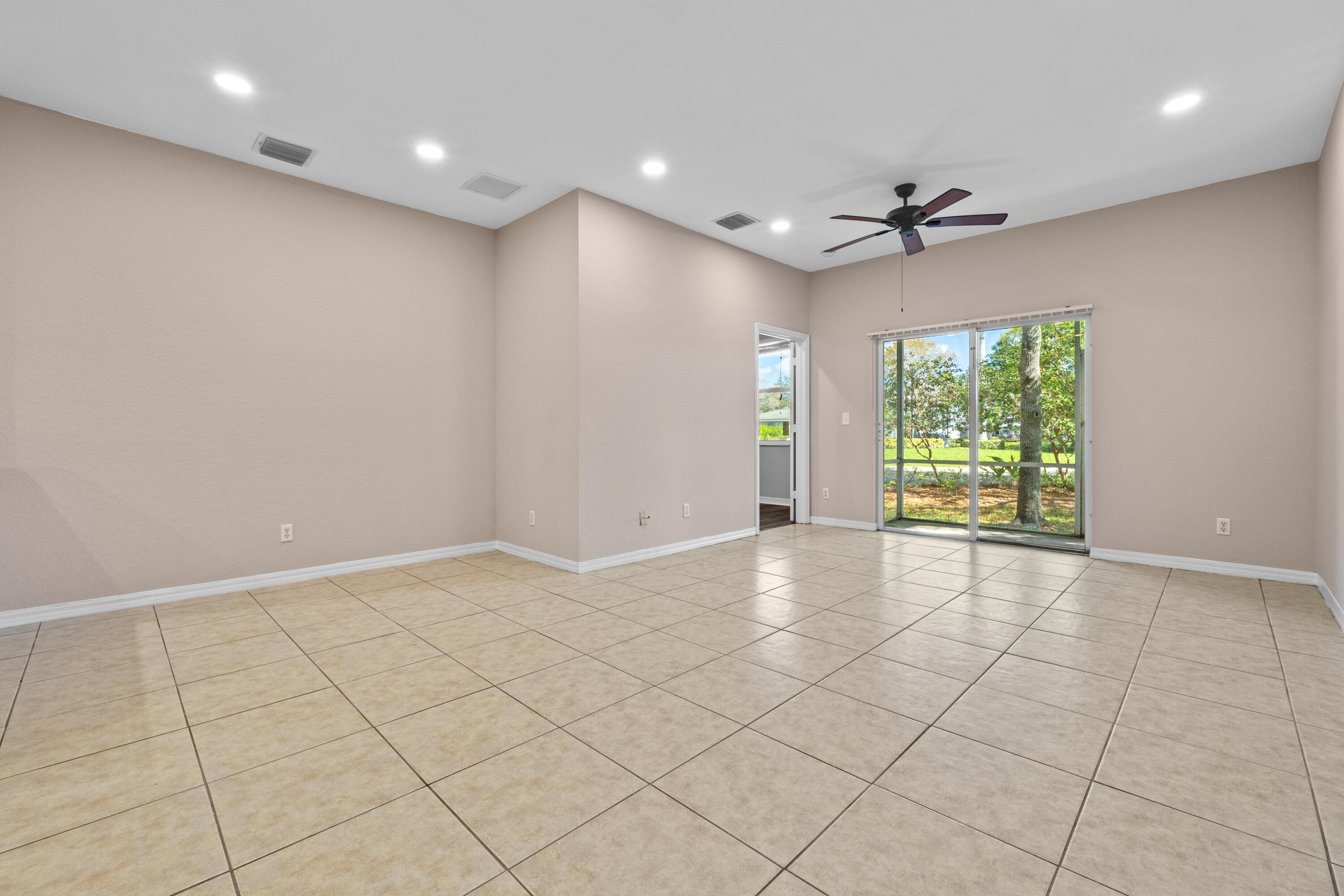 MAGNOLIA BAY CONDOMIMIUM - Residential