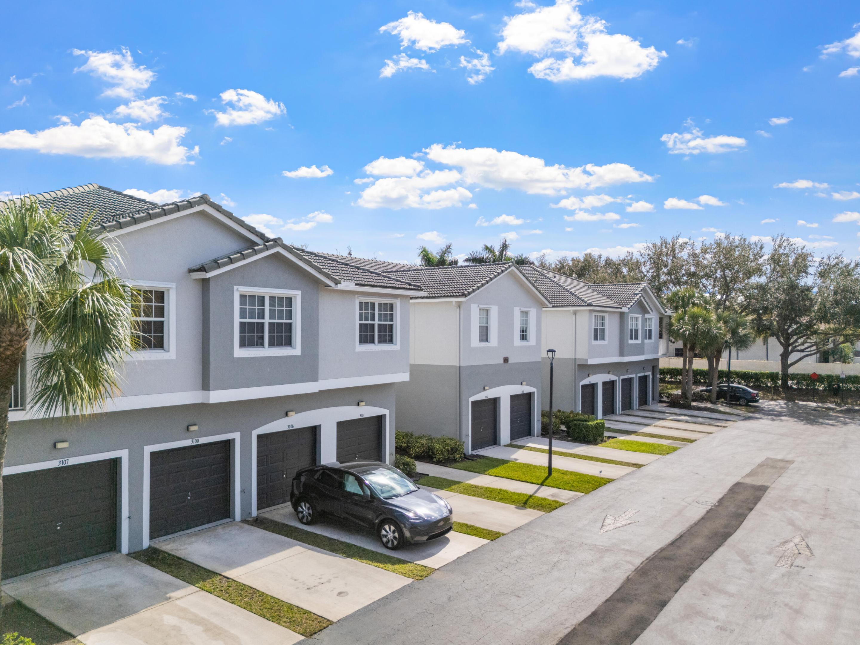 MAGNOLIA BAY CONDOMIMIUM - Residential