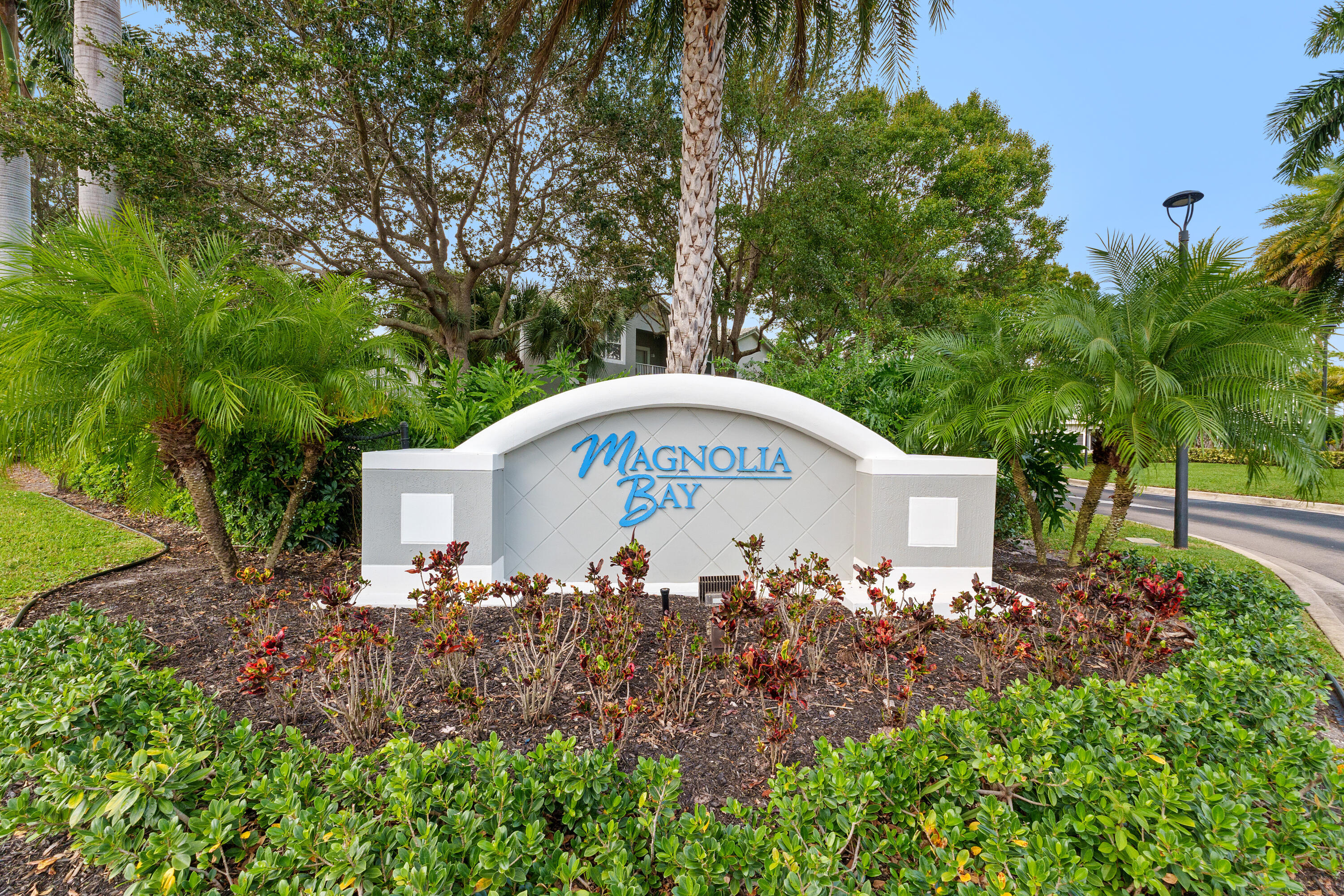 MAGNOLIA BAY CONDOMIMIUM - Residential
