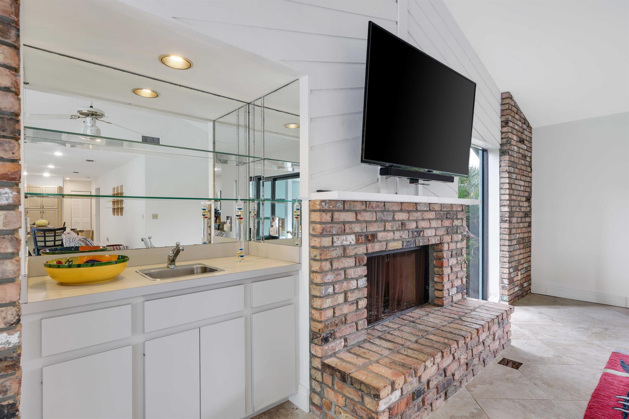 WHISPERING TRAILS - Residential