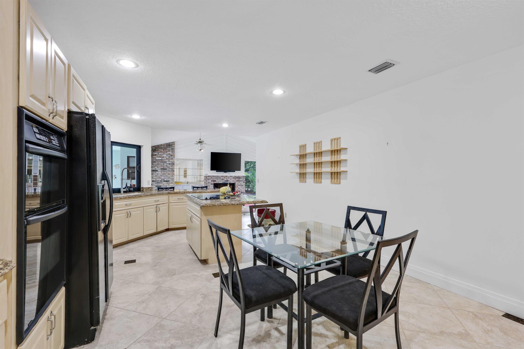 WHISPERING TRAILS - Residential