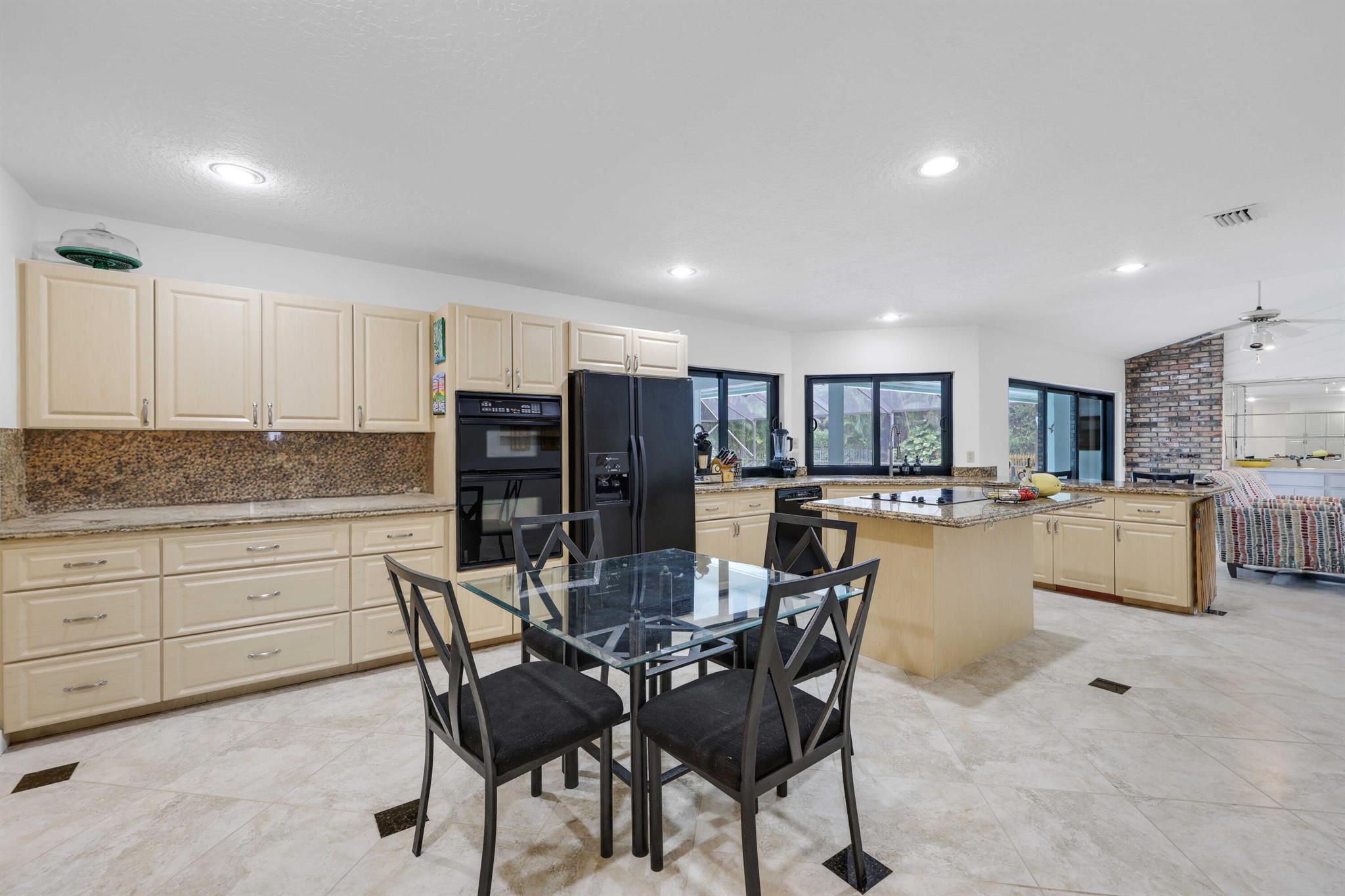 WHISPERING TRAILS - Residential