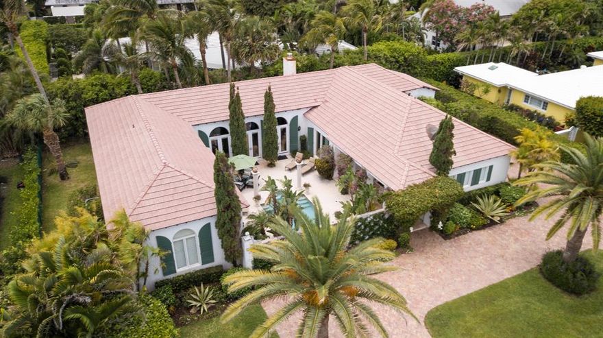 This unique Palm Beach Courtyard home sits on a quiet residential island enclave on the desirable Palm Beach's Southend and boasts 3,146 square feet of interior living space with 3 bedrooms, 3 full baths, 2 car garage and old brick circular drive. Designed by Ballinger Award winning architect, Raphael Saladrigas, the interior features an expansive great room with lofty tray ceilings, beautiful marble floors with Verde S. Denis marble accents in the foyer and fireplace surround. The mantel piece is from the late 1800's. The master en-suite has double walk-in closets and marble appointed bathroom with double sinks. Both the master en-suite and the great room, open to the private courtyard, a tranquil outdoor living area featuring a fountain, heated saltwater pool and a relaxing tropical setting.
This property is ideally located within walking distance to Phipps Ocean Park Beach and Raymond Floyd Golf Course.