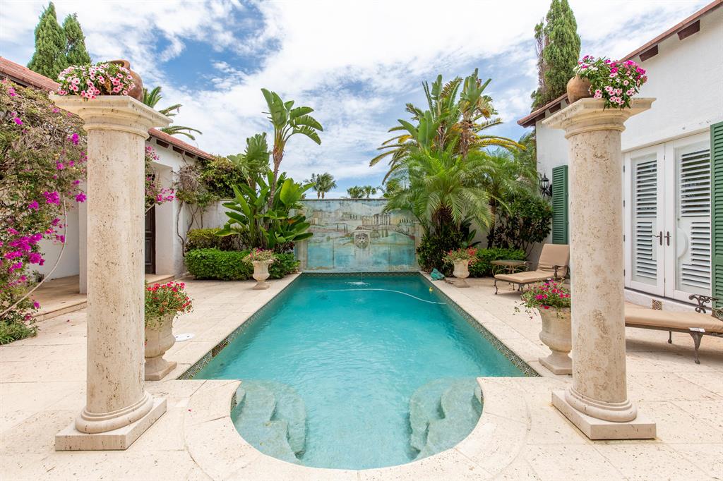 IBIS ISLE - Residential