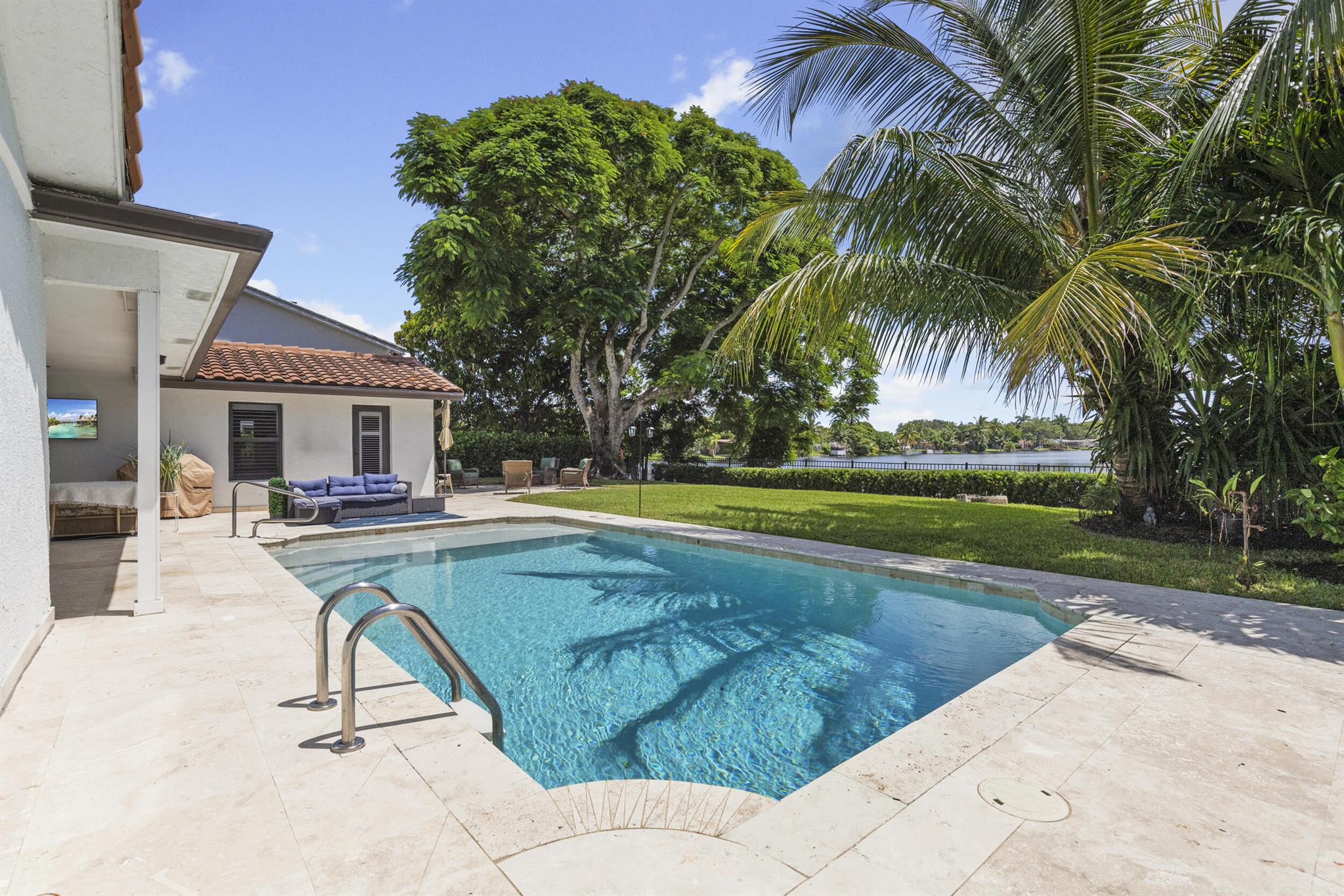 ROYAL PALM - Residential