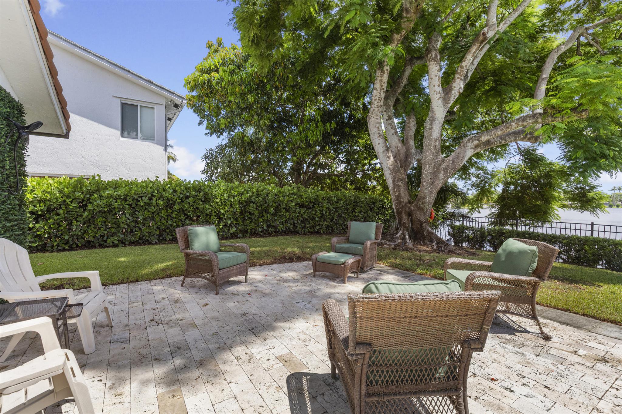 ROYAL PALM - Residential
