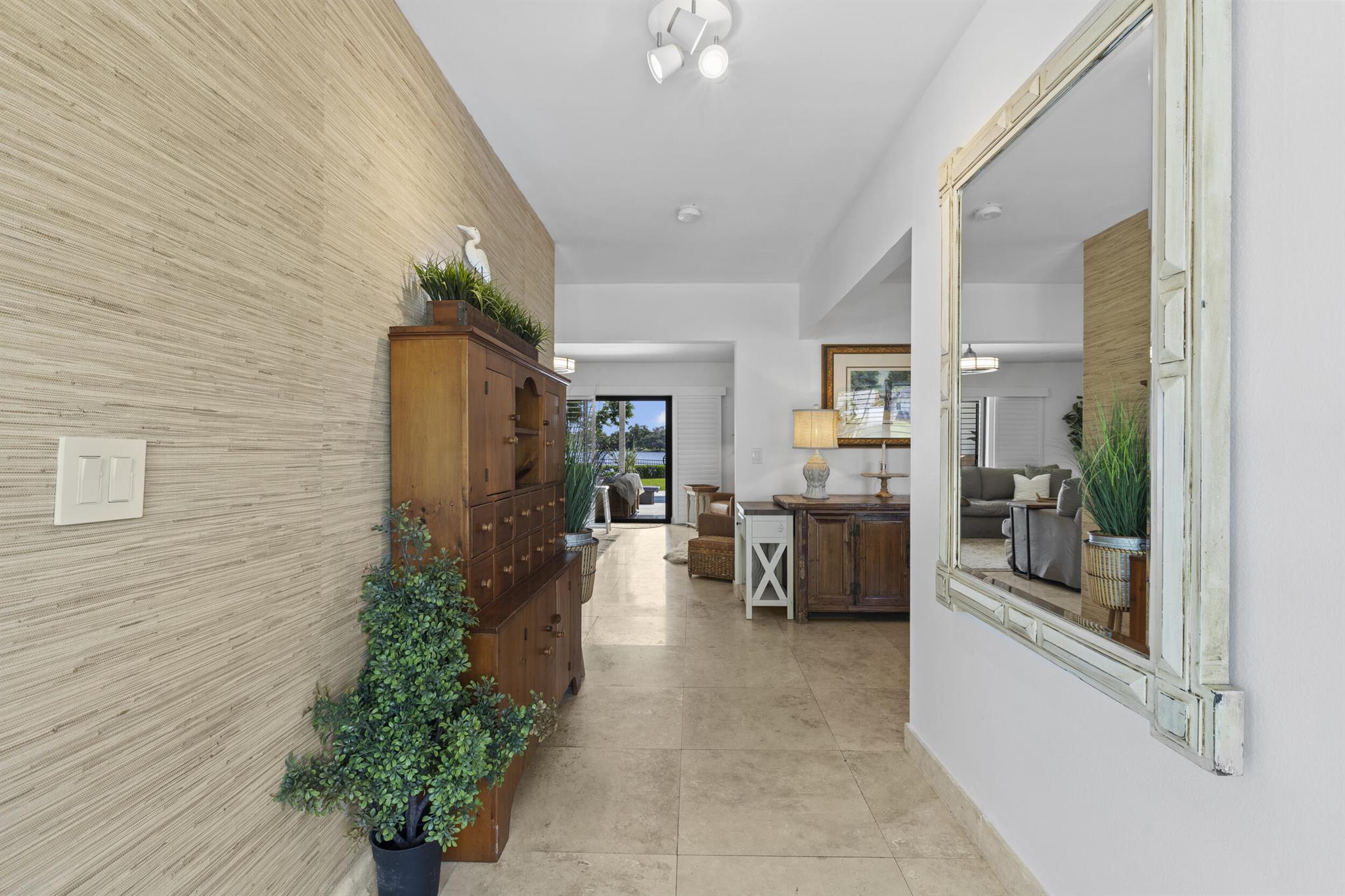 ROYAL PALM - Residential