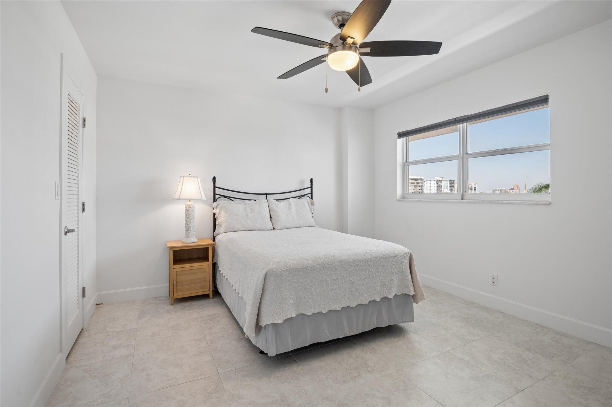 BAYSHORE TOWERS - Residential