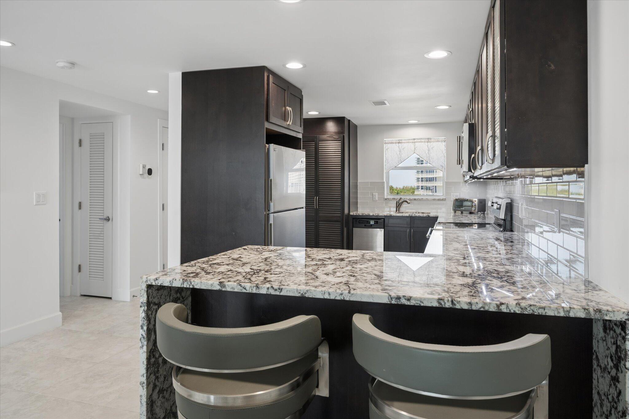 BAYSHORE TOWERS - Residential