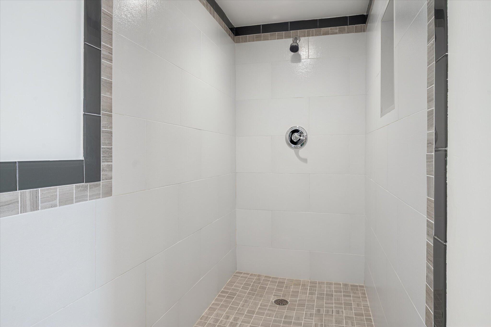 BAYSHORE TOWERS - Residential