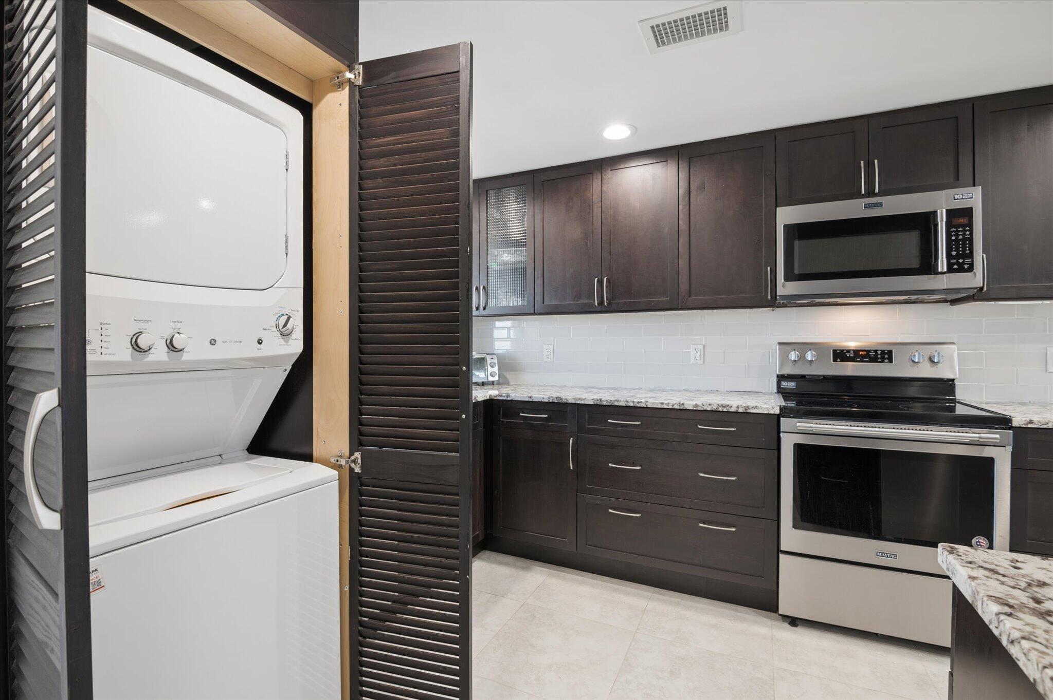 BAYSHORE TOWERS - Residential