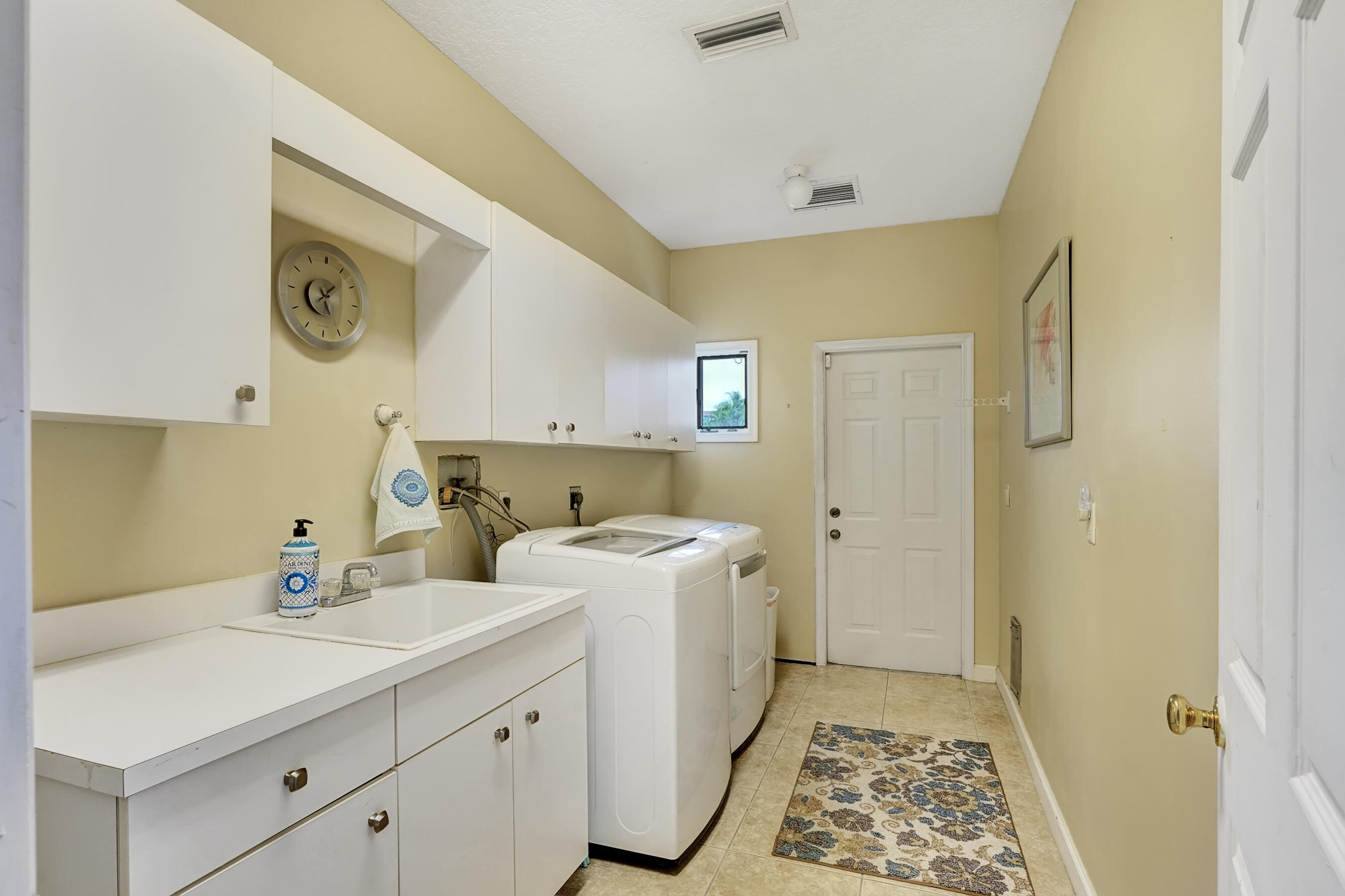 TROPIC ISLE - Residential