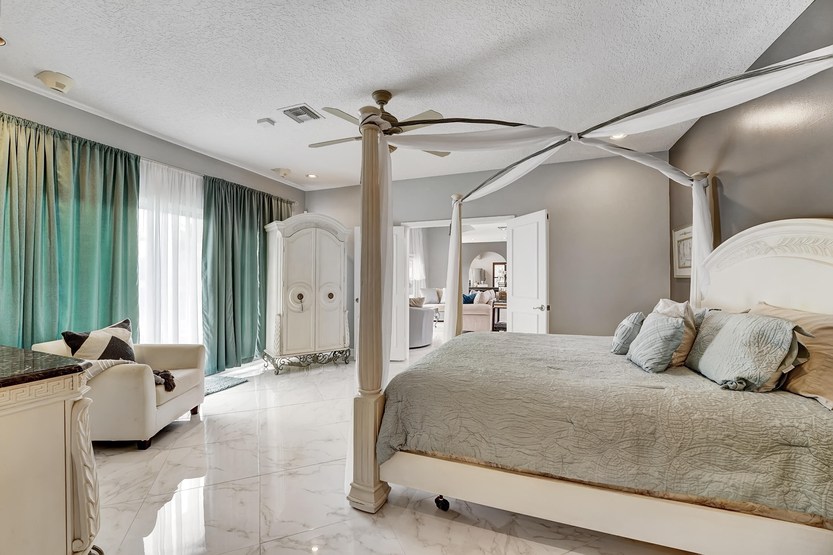 TROPIC ISLE - Residential