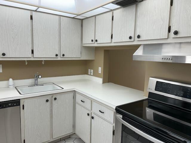 GOLDEN LAKES VILLAGE - Residential