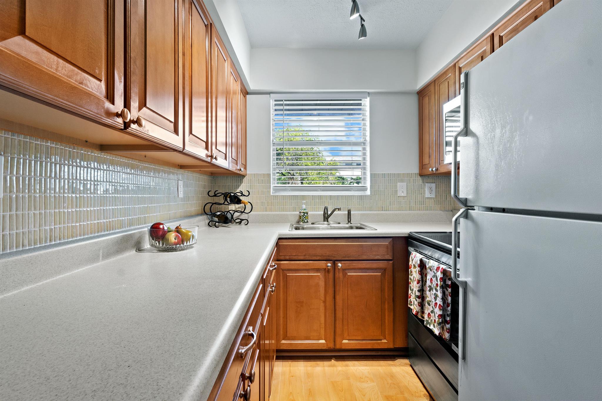 PALM ROYAL APTS INC CONDO - Residential