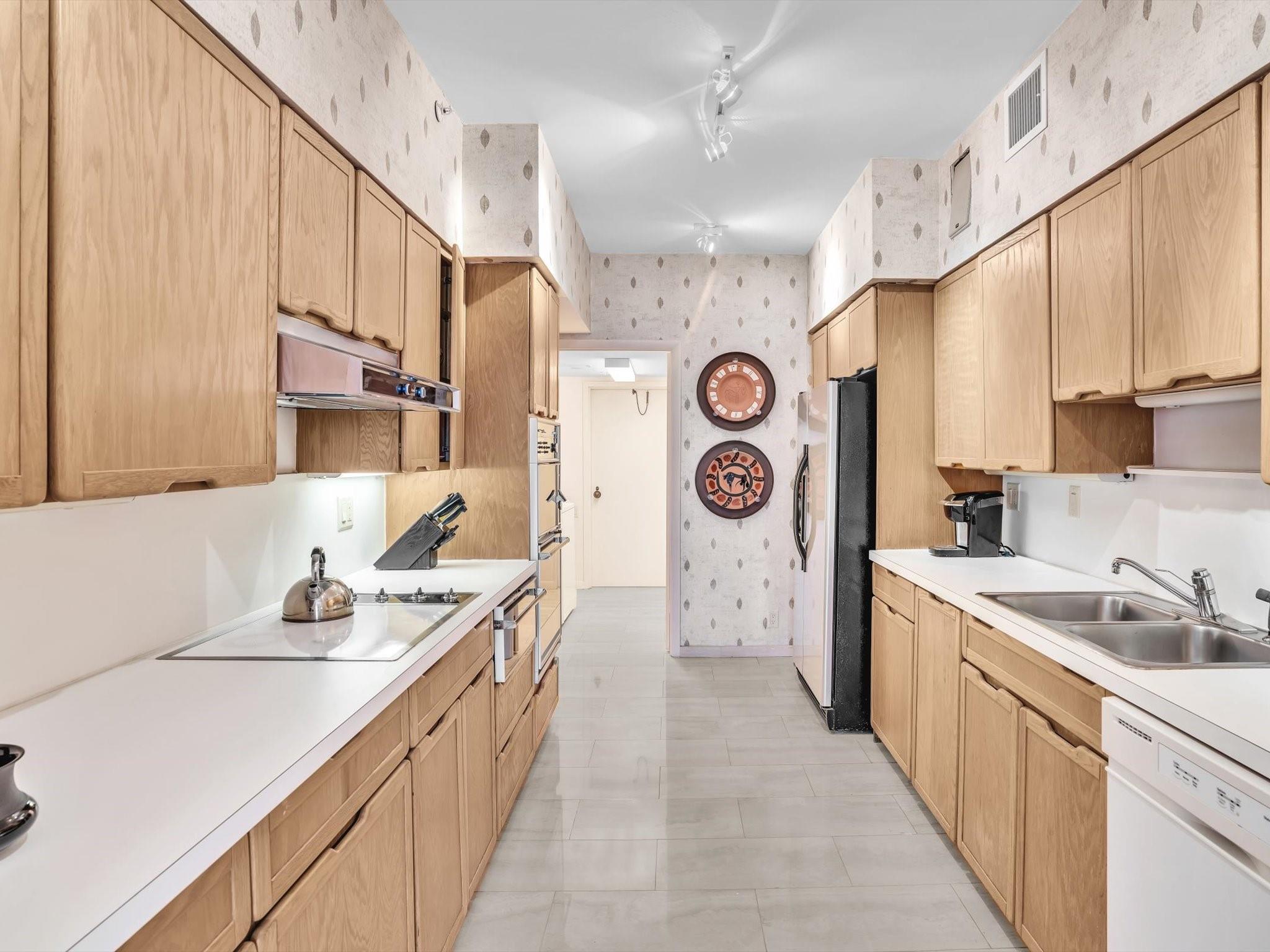 CARLTON - Residential