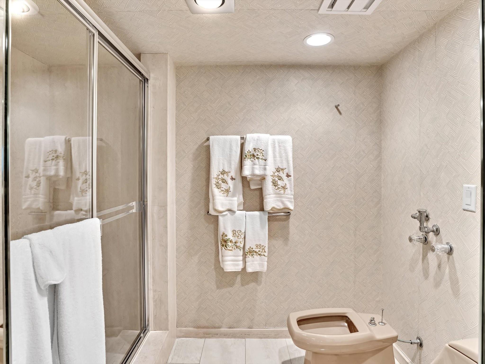 CARLTON - Residential