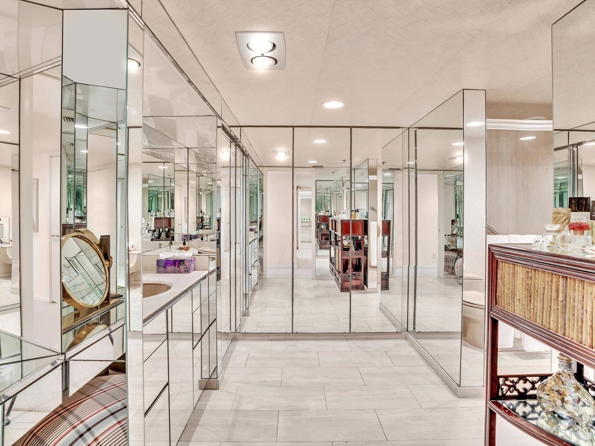 CARLTON - Residential