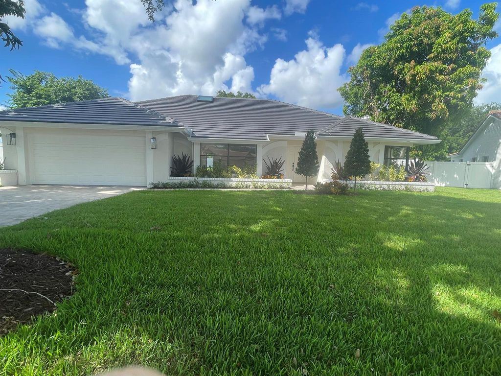Photo of 22183 Larkspur Trail, Boca Raton, FL 33433 (MLS # R11001482)