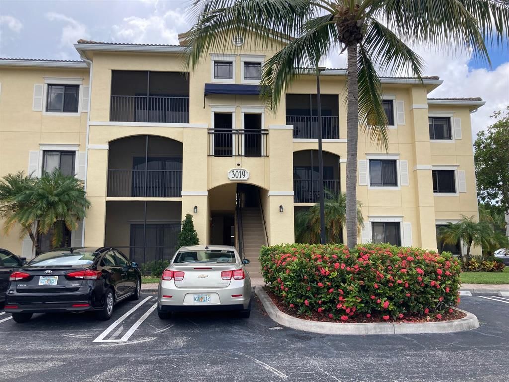 Photo of 3019 Alcazar Place Pl #304, Palm Beach Gardens, FL 33410 (MLS # R10809314)