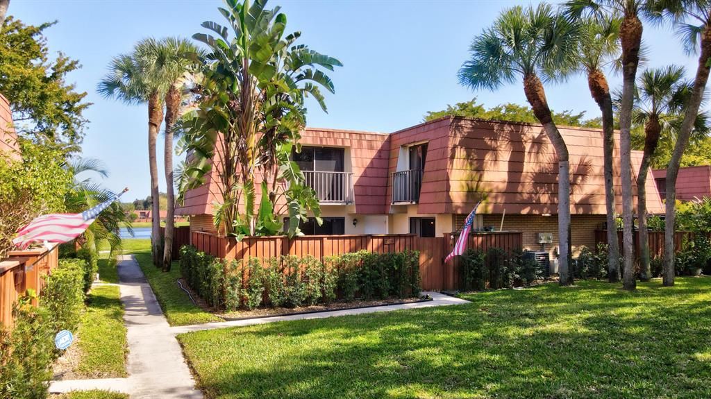 Photo of 505 Buttonwood Lane Ln, Boynton Beach, FL 33436 (MLS # R10782665)