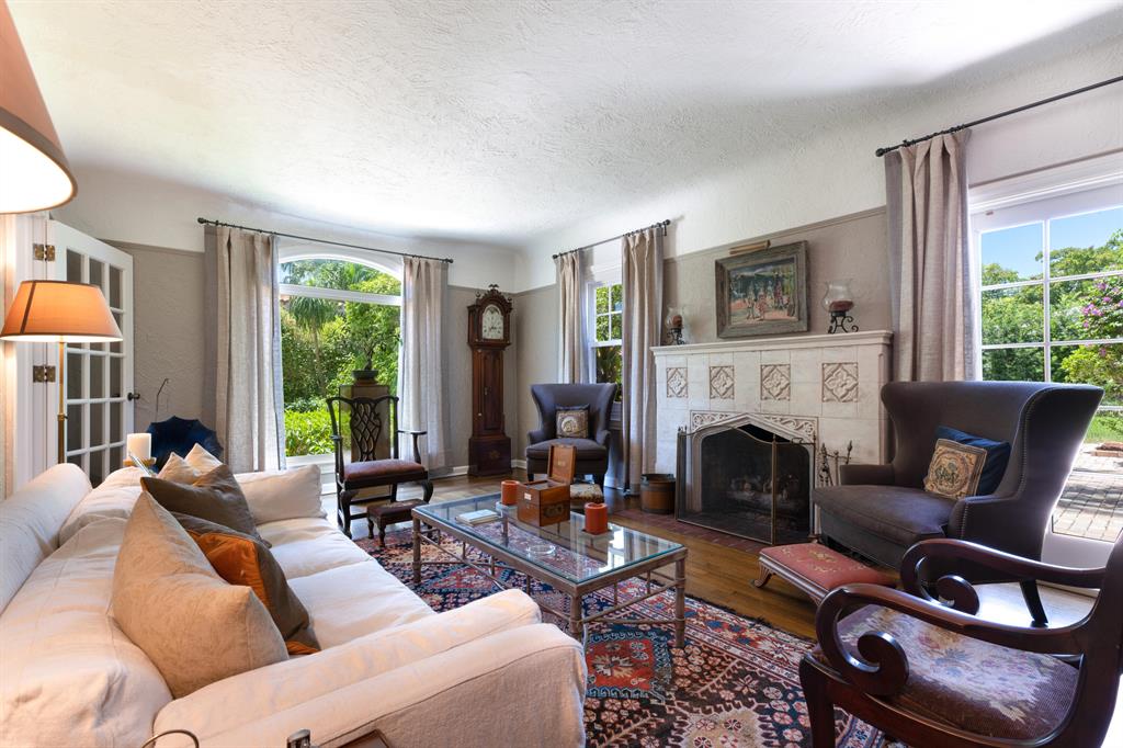 EL CID IN - Residential