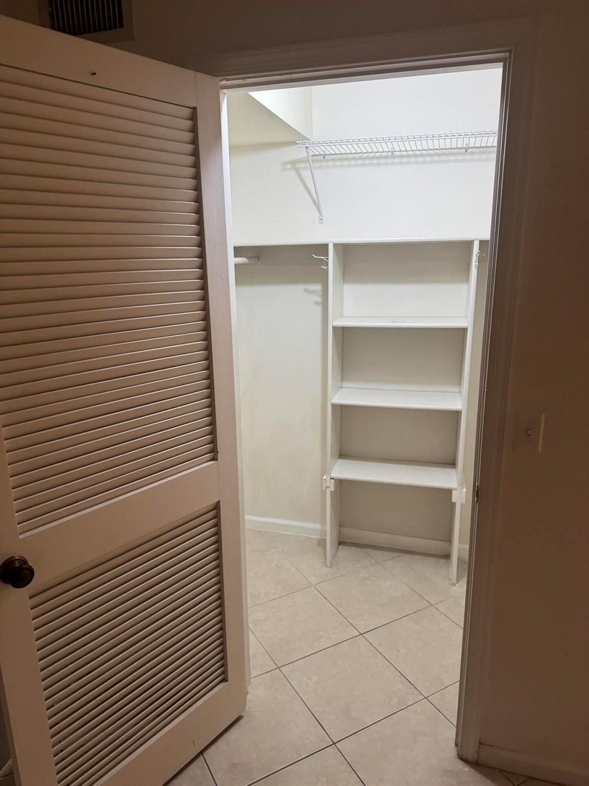 SANDALFOOT BLVD APTS COND - Residential Lease