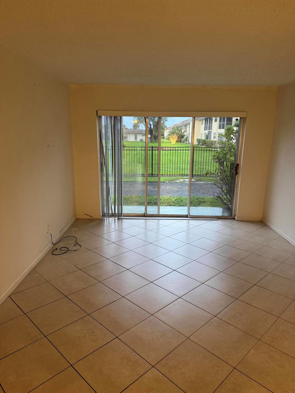 SANDALFOOT BLVD APTS COND - Residential Lease